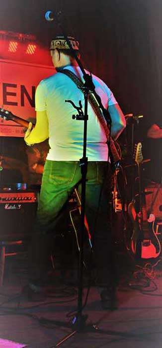 STEViE ZiPP playing a guitar solo on stage