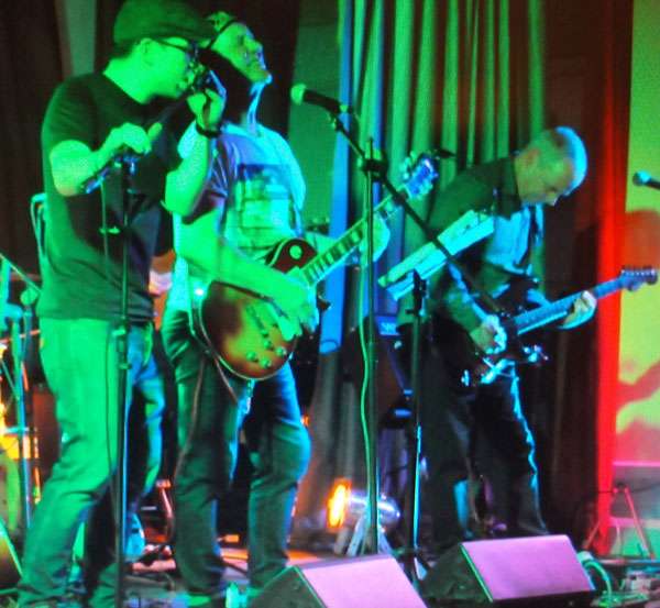 STEviE ZiPP and Dan CS Martin performing on stage