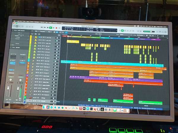 Computer screen closeup showing STEViE ZiPP tracks being mastered