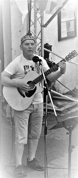 Black and white photo of STEViE ZiPP performing at the Canal Festival in Rickmansworth